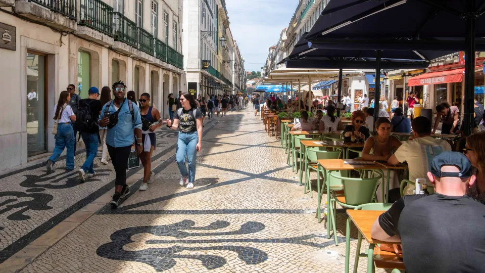 Brasileiros relatam atrasos nos vistos para Portugal após mudança na legislação